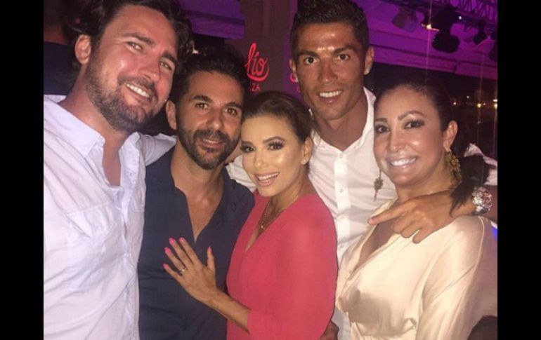 Longoria y su esposo Pepe Bastón se encuentran en Ibiza con motivo de la fiesta benéfica Global Gift Gala. TWITTER / @EvaLongoria