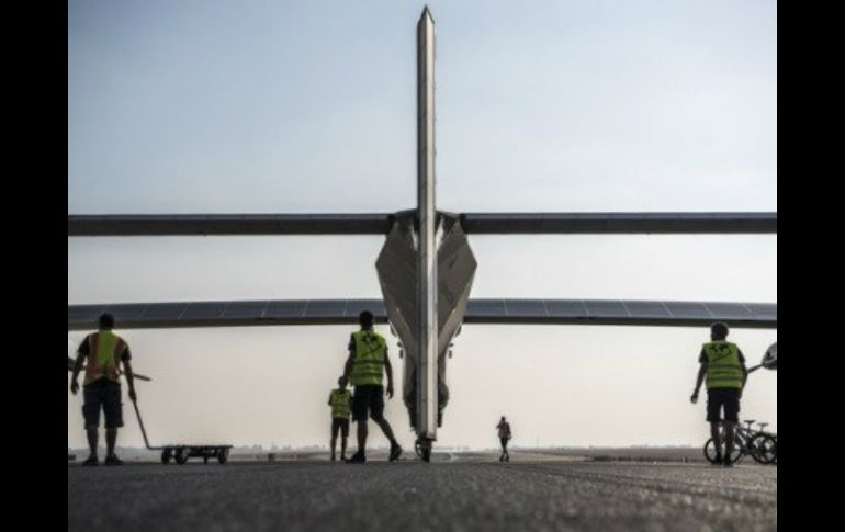 Si las circunstancias climatológicas lo permiten, el avión solar emprenderá finalmente su último vuelo la noche del sábado. TWITTER / @solarimpulse