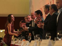 Durante el festejo por el aniversario de la Canaco Guadalajara, Alba Medina Flores recibió el premio al Joven Emprendedor. EL INFORMADOR / F. Atilano