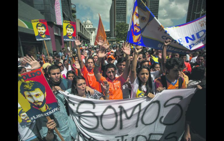 Piden justicia. Simpatizantes de Leopoldo López acudieron a la Corte de Apelaciones. EFE /