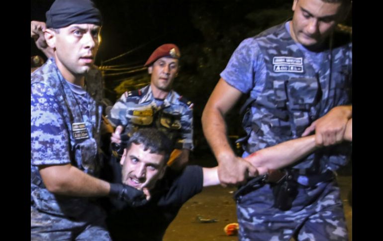 Diversas protestas se han desarrollado en torno a la toma de rehenes y diversas personas fueron detenidas. AP / A. Kirakosyan