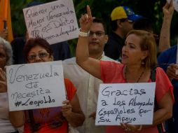 Simpatizantes de Leopoldo López se manifiestan a las afueras del Palacio de Justicia de Caracas. EFE / M. Gutiérrez