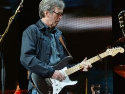 El instrumento subastado fue una de las dos guitarras que Clapton tocó durante su concierto 'Slowhand at 70'. AFP / ARCHIVO