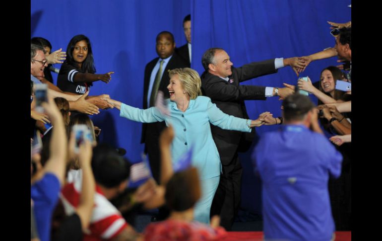 El escándalo ha eclipsado el arranque de la convención demócrata, en la que Clinton desea proyectar una imagen de unidad. AFP / ARCHIVO