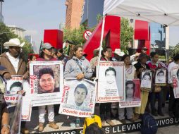 Padres de los 43 estudiantes víctimas de desaparición forzada en Ayotzinapa. SUN / ARCHIVO