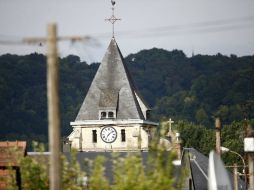 Vista de la iglesia de Saint Etienne du Rouvray, donde se produjo ayer una toma de rehenes. EFE / I. Langsdon