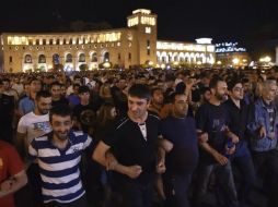 Simpatizantes de la oposición participan en una manifestación, en apoyo al grupo armado. EFE / H. Baghdasaryan