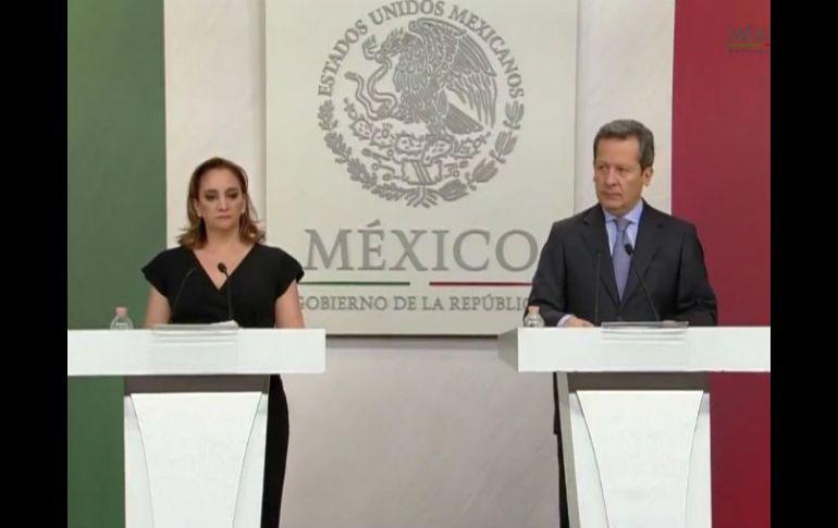 Eduardo Sánchez y Claudia Ruiz, en conferencia de prensa, anuncian los pormenores de la gira del Mandatario. TWITTER / @PresidenciaMX