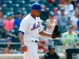 Jeurys Familia se lamenta tras no poder conservar la ventaja de su equipo, que al final perdió ante la novena de Colorado. AFP / J. McIsaac