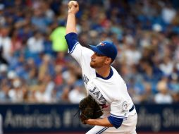 Marco Estrada realiza un lanzamiento durante la primera entrada del juego de ayer entre Azulejos y Orioles. AP / J. Blacker