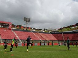 Los jugadores juveniles confían en la experiencia de los refuerzos mayores en su camino por el podio. TWITTER / @miseleccionmx