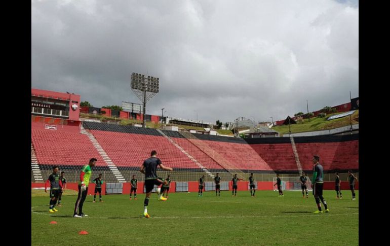 Los jugadores juveniles confían en la experiencia de los refuerzos mayores en su camino por el podio. TWITTER / @miseleccionmx