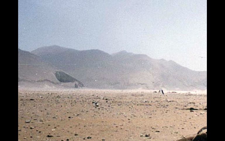 Provocan erosiones en las dunas del geoglifo El Candelabro de la Reserva Nacional de Paracas. AFP / ARCHIVO