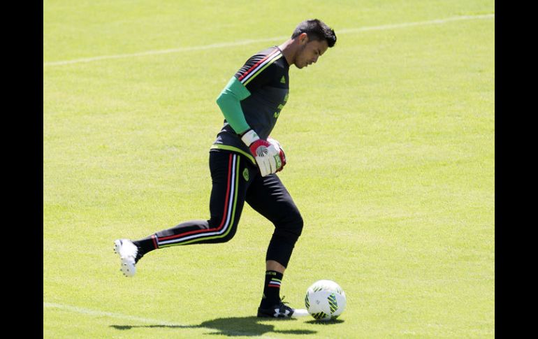 El arquero mexicano entrenando en Brasil previo al debut en Juegos Olímpicos. MEXSPORT / O.Martínez