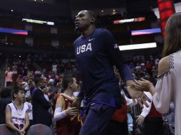 Kevin Durant comanda al equipo norteamericano para lograr el oro en basquetbol varonil. AFP / R.Martínez