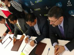 Imagen de la firma de convenio entre el Code y las universidades. TWITTER / @codejalisco