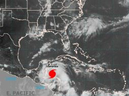 El huracán 'Earl' se encuentra a 240 kilómetros de Belice. ESPECIAL / www.nhc.noaa.gov