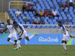 Los jugadores de Honduras celebran una de las anotaciones en el partido. AP / L. Correa