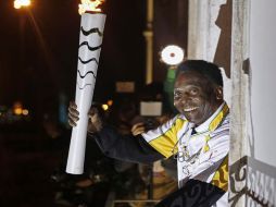 Pelé sería el encargado de portar la antorcha hacía el pebetero. AFP / A.Mello