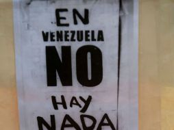 La madera, el aluminio y otros elementos son de difícil consecución en el país, el cual enfrenta una terrible crisis. AP / ARCHIVO