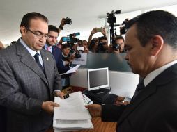 Al salir de la PGR, Javier Duarte dijo que Yunes Linares tiene propiedades que en suma dan 400 millones de pesos. SUN /