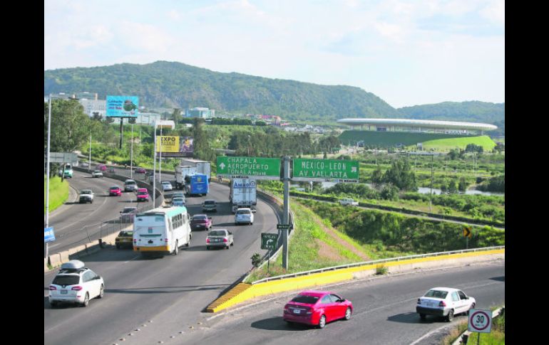 A decir de las autoridades estatales, durante el desarrollo de las obras no se realizarán cierres totales en el Periférico. EL INFORMADOR / R. Tamayo