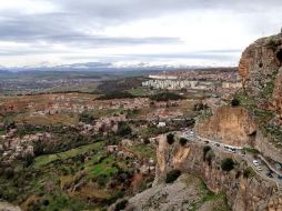 Autoridades investigan si la bomba fue colocada por algún grupo terrorista. ESPECIAL /