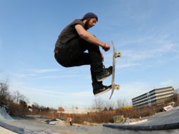 Algunos practicantes del ''skate'' señalan intereses montearios detrás de la inclusión de este ''hobbie''. AFP / ARCHIVO
