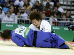 Edna Carrillo cae frente a la japonesa Ami Kondo. AFP / J. Guez