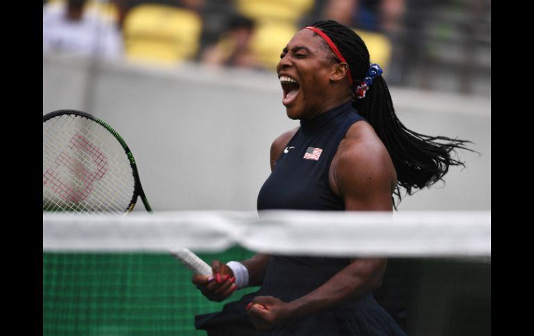 Serena feliz tras ganar un punto en el partido. AFP / R.Schmidt