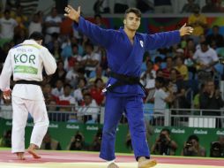 Fabio Basile celebra tras ganarle a Baul An. AFP / J.Guez