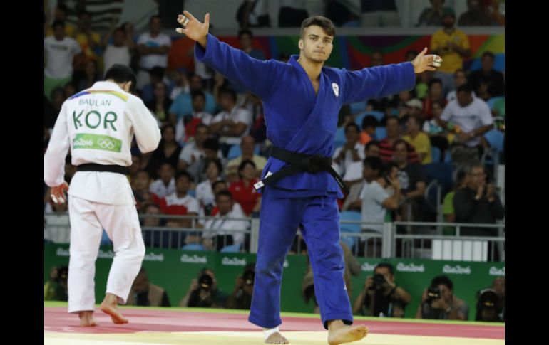 Fabio Basile celebra tras ganarle a Baul An. AFP / J.Guez