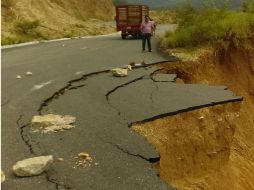 Reportan crecimiento de 11 ríos, 39 árboles caídos y 10 derrumbes en carreteras. EFE /