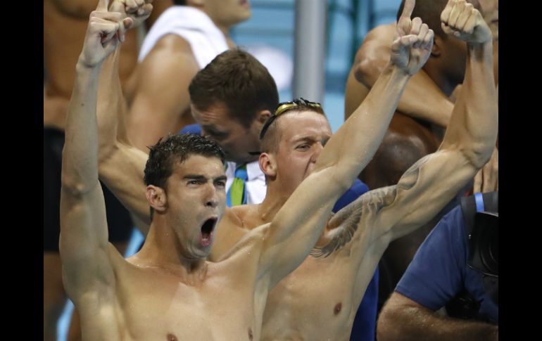 Michael Phelps fue el segundo del relevo y consiguió una buena ventaja para el equipo estadounidense. AFP /