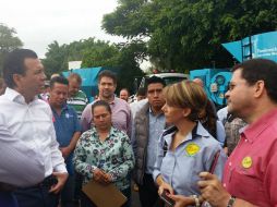 Vecinos externan sus quejas al presidente  municipal Pablo Lemus. TWITTER / @zapopanprensa