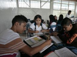 Los jóvenes reciben una comida diaria, clases de tercer grado y entrenamiento en la disciplina de futbol en un campamento. EL INFORMADOR / ARCHIVO