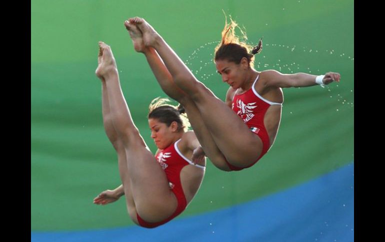 Alejandra Orozco (izq) y Paola Espinosa no logran conseguir medalla en Río 2016. TWITTER / @CONADE