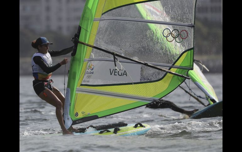 Vega durante su competencia en las aguas brasileñas. EFE / S.Moreira