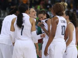 Las estadounidenses felices tras ganar su tercer juego. EFE / F.Ismail