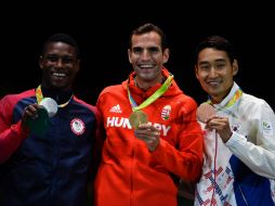 Aron Szilagyi (c) junto a el surcoreano Kim Jung-hwan (der) que obtuvo el bronce y la plata fue para Daryl Homer de EU (izq). AFP / F. Coffrini