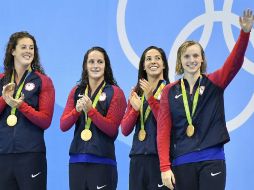 Es el tercer oro para Ledecky, de 19 años, que subió al podio con Allison Schmitt, Leah Smith y Maya Dirado. AP / M. Meissner