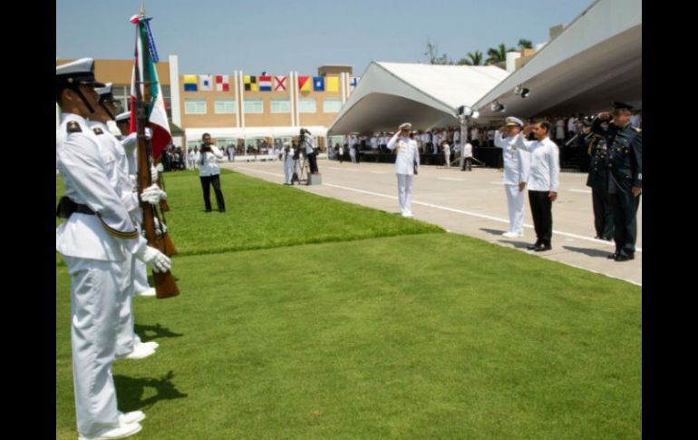 Peña Nieto afirmo que los soldados mexicanos demuestran cotidianamente su vocación de servicio, lealtad y amor a México. TWITTER / @PresidenciaMX