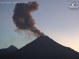 Desde hace unos días, el volcán ha tenido actividad presentando exhalaciones e incluso una pequeña explosión. TWITTER / @webcamsdemexico