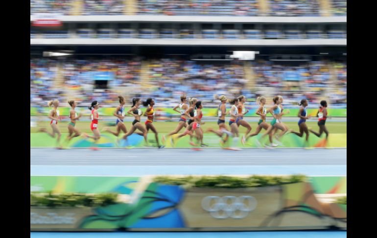 Este viernes se entregó la primera medalla del atletismo en el estadio Olímpico. EFE / S. Ilnitsky