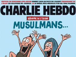 En la caricatura se ve a una pareja de musulmanes desnudos corriendo por una playa. FACEBOOK / Charlie Hebdo Officiel