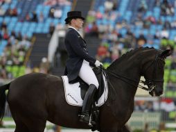 Isabell Werth, una de las alemanas que ganó oro. AP / J.Locher