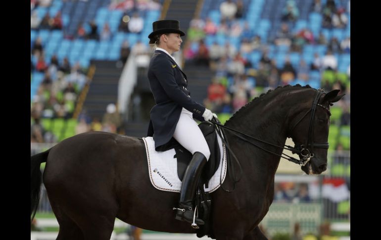 Isabell Werth, una de las alemanas que ganó oro. AP / J.Locher