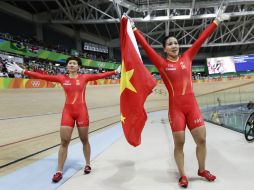 Jinjie Gong y Tianshi Zhong celebran su triunfo. AP / P. Golovkin