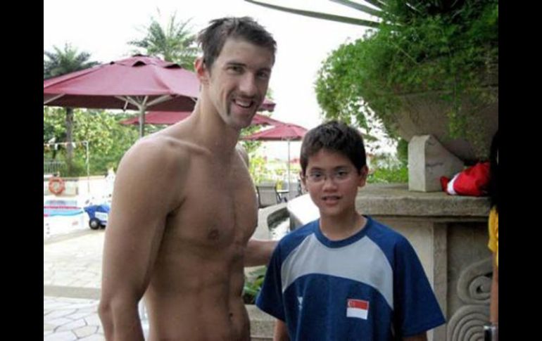 Michael Phelps y Joseph Schooling se conocieron antes de los Juegos Olímpicos de Beijing 2008. ESPECIAL /