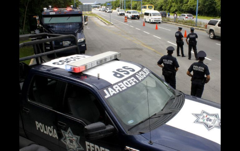 La Policía Federal ubica la caja en una empresa de paquetería y mensajería al interior de la terminal aérea. NTX / ARCHIVO